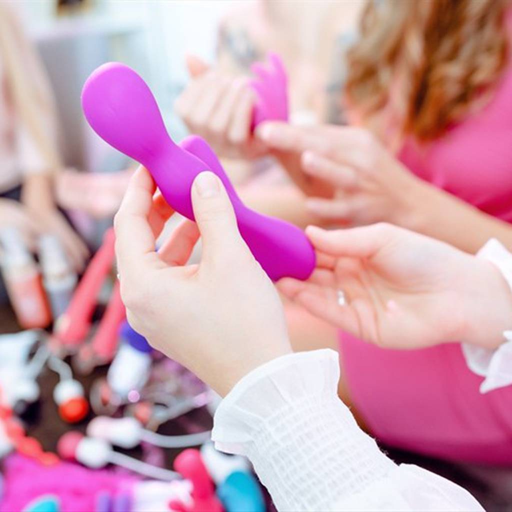 Estos son los cuidados (y pasos de limpieza) que debes tener con tus juguetes sexuales.