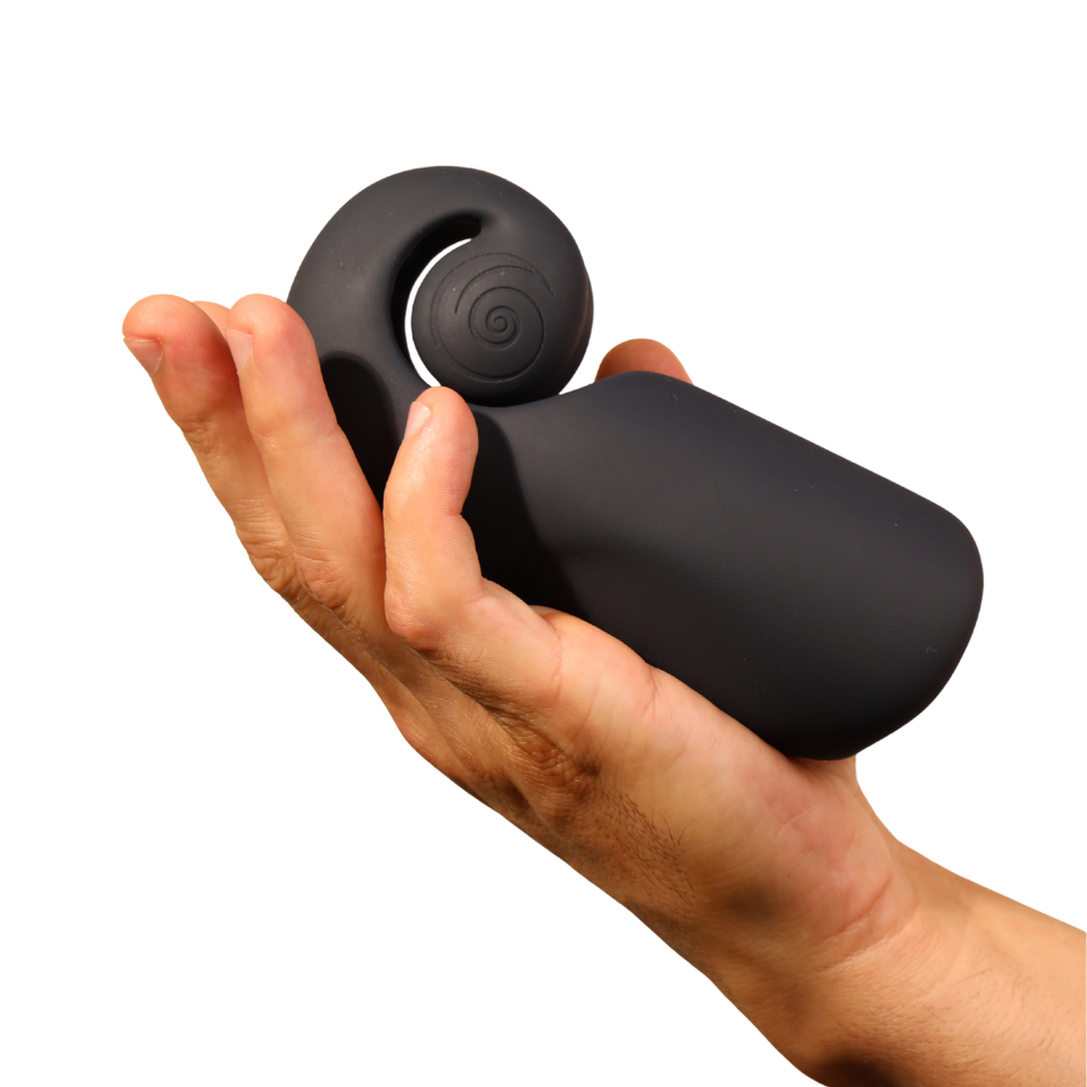 Fotografía oficial del SVibe Snail Evo negro sobre una mano